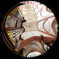 Norden, St. Ludgeri, Gesamter Innenraum von der Orgelempore aus gesehen