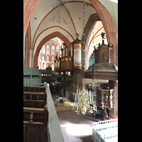 Norden, St. Ludgeri, Blick von der Seitenempore in Richtung Chor und Orgel