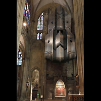 Regensburg, Dom St. Peter, Orgel und nördliches Querhaus mit Albertus-Magnus-Altar (1473)
