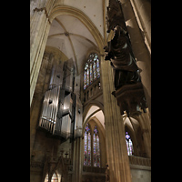 Regensburg, Dom St. Peter, Blick von der Skulptur Maria der Verkündigung (um 1280) zur Orgel