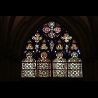 Regensburg, Dom St. Peter, Buntglasfenster im nördlichen Seitenschiff, 1. Joch, mit dem Lamm Gottes und Symbolen der Evangelisten (1320/1907)