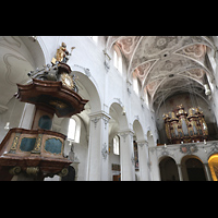 Regensburg, Niedermünster, Kanzel mit Blick zur Orgel