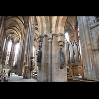 Nrnberg (Nuremberg), St. Sebald, Blick durch die Pfeiler des nrdlichen Seitenschiffs zur Orgel und in den Chor