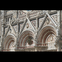 Siena, Cattedrale di Santa Maria Assunta, Tympani an der Fassade