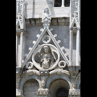 Pisa, Duomo di Santa Maria Assunta, Figur ber dem Sulengang am Baptisterium