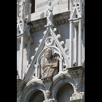 Pisa, Duomo di Santa Maria Assunta, Figur ber dem Sulengang am Baptisterium