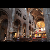 Modena, Duomo San Geminiano, Bögen im Hauptschiff und Blick zum Chor