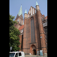 Schwerin, Dom St. Maria und St. Johannes, Querhaus mit Eingang von der Marktseite aus