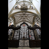 Augsburg, St. Ulrich und Afra, Ziergitter im Eingangsbereich mit Blick zur Orgel