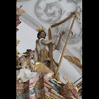 Landsberg am Lech, Stadtpfarrkirche Mariä-Himmelfahrt, König David als Figur auf dem Orgeldach
