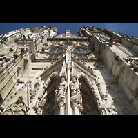 Regensburg, Dom St. Peter, Blick vom Hauptportal nach oben zu den Türmen