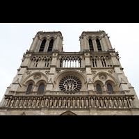Paris, Cathédrale Notre-Dame, Massive Türme mit Orbanemtik und Fensterrosette
