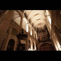 Paris, Saint-Etienne-du-Mont, Blick ins Gewlbe des Hauptschiffs und zur Orgel