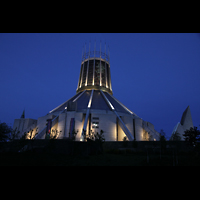 Liverpool, Metropolitan Cathedral of Christ the King, Auenansicht bei Nacht