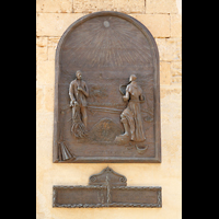 Petra (Mallorca), Sant Pere, Gedenktafel zum 300-jhrigen Jubilum