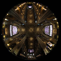 Paris, Cathédrale Notre-Dame, Gesamtansicht von der Vierung ins Gewölbe