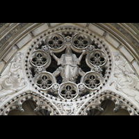 New York City, Episcopal Cathedral of St. John-The-Divine, Ornamentik ber dem Hauptportal