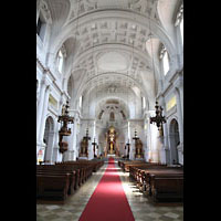 München (Munich), St. Margaret, Innenraum in Richtung Chor