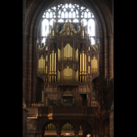 Chester, Cathedral, Orgel im nrdlichen Querhaus - unten im Hintergrund die Pedalpfeifen