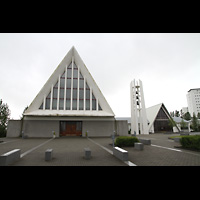 Reykjavk, Langholtskirkja, Fassade und Kirchturm