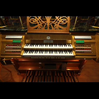 Hafnarfjrur, Kirkja, Spieltisch der romantischen Orgel