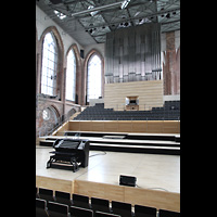 Neubrandenburg, Konzertkirche St. Marien, Orgelbhne und mobiler Spieltisch