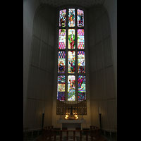 Bod, Domkirke, Buntes Glasfenster im Chor