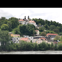 Passau, Wallfahrtskirche Mariahilf, Blick ber den Inn auf den Mariahilfberg