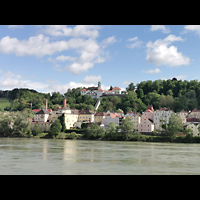 Passau, Wallfahrtskirche Mariahilf, Blick ber den Inn auf den Mariahilfberg