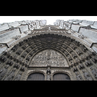 Antwerpen (Anvers), Onze-Lieve-Vrouwekathedraal, Fassade mit Tympanon ber dem Hauptportal