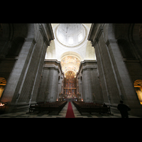 San Lorenzo de El Escorial, Baslica del Real Monasterio, Innenraum / Hauptschiff in Richtung Chor