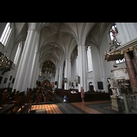 Berlin, St. Marienkirche, Blick aus dem Chor zur Kanzel und Orgel