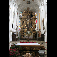 Landsberg am Lech, Stadtpfarrkirche Mariä-Himmelfahrt, Altar und Hochaltar