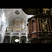 Landsberg am Lech, Stadtpfarrkirche Mariä-Himmelfahrt, Kanzel und Orgel