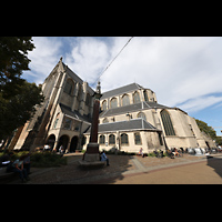 Blick von der Koorstraat von Südosten auf Chor und südliches Querhaus Alkmaar, Sint Laurenskerk, Blick von der Koorstraat von Südosten auf Chor und südliches Querhaus
