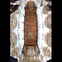 Blick ins Holzgewölbe im Langhaus und zur großen Orgel Alkmaar, Sint Laurenskerk, Blick ins Holzgewölbe im Langhaus und zur großen Orgel