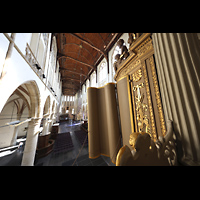 Blick von der Orgelempore am Rückpositiv vorbei in die Kirche Alkmaar, Sint Laurenskerk, Blick von der Orgelempore am Rückpositiv vorbei in die Kirche
