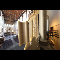 Blick von der Orgelempore am Rückpositiv vorbei in die Kirche Alkmaar, Sint Laurenskerk, Blick von der Orgelempore am Rückpositiv vorbei in die Kirche