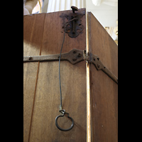 Original aus dem 17. Jh. erhaltene Verriegelungen an den Rückpositivtüren Alkmaar, Sint Laurenskerk, Original aus dem 17. Jh. erhaltene Verriegelungen an den Rückpositivtüren