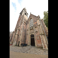Blick auf Turm und Westfassade von Achter de Kerk von Südwesten Gouda, Sint Janskerk - Grote Kerk, Blick auf Turm und Westfassade von Achter de Kerk von Südwesten