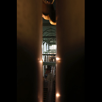 Blick durch die großen Prospektpfeifen in die Kirche Gouda, Sint Janskerk - Grote Kerk, Blick durch die großen Prospektpfeifen in die Kirche
