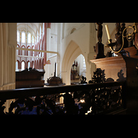 Groningen, Akerk, Blick von der Orgelempore ins Hauptschiff, rechts: stumme ehem. Seitenorgel