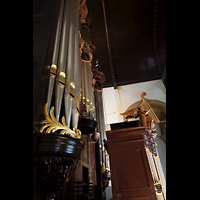 Groningen, Nieuwe Kerk, Seitlicher Blick auf Orgel mit Spieltisch und Rckpositiv