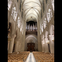 Paris, Cath�drale Notre-Dame, Hauptschiff in Richtung Orgel (nach dem Wiederaufbau 2024)